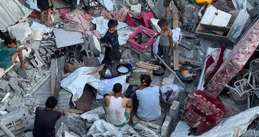 Gazze'de yardım bekleyenlere ve sığınmacılara saldırı: 7 şehit
