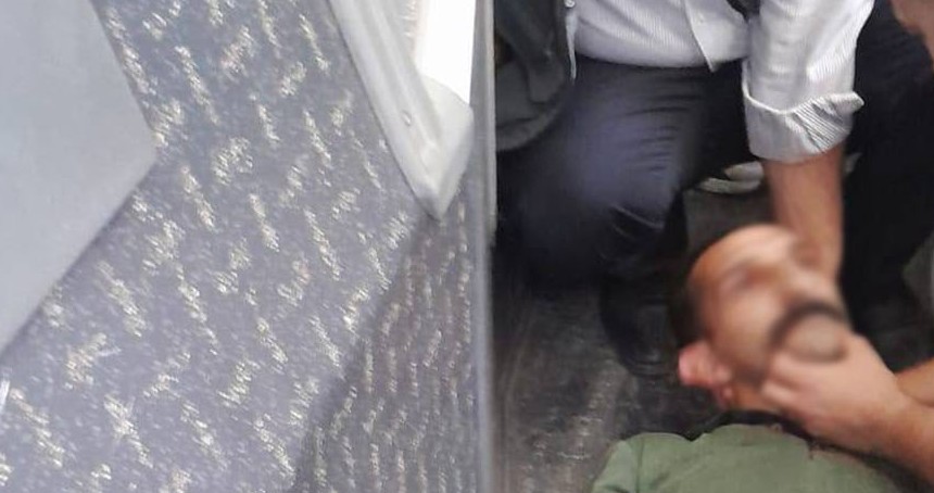 Sara nöbeti geçiren yolcu otobüsle hastaneye yetiştirildi