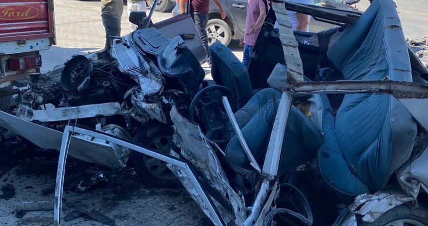 Kazaya karışan otomobil hurda yığınına döndü: 1 ölü 1 yaralı 