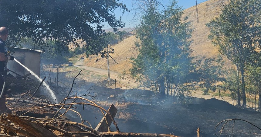 Malatya'da korkutan odunluk ve bahçe yangını