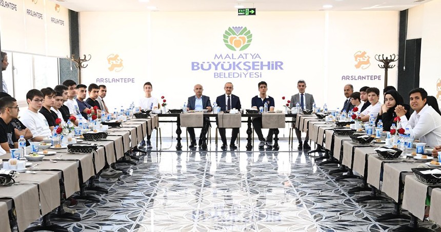 Malatya'da LGS ve YKS'de dereceye giren öğrencilere ödül