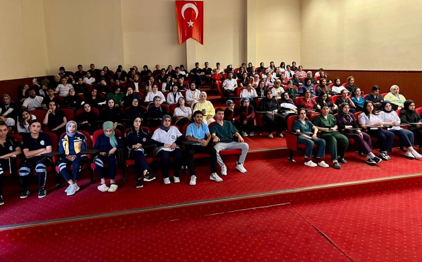 Midyat Devlet Hastanesi'nde 160 stajyer öğrenciye eğitim verildi