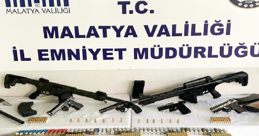 Sosyal medyada ve kamuya açık alanlarda silah teşhir edenlere operasyon: 29 gözaltı