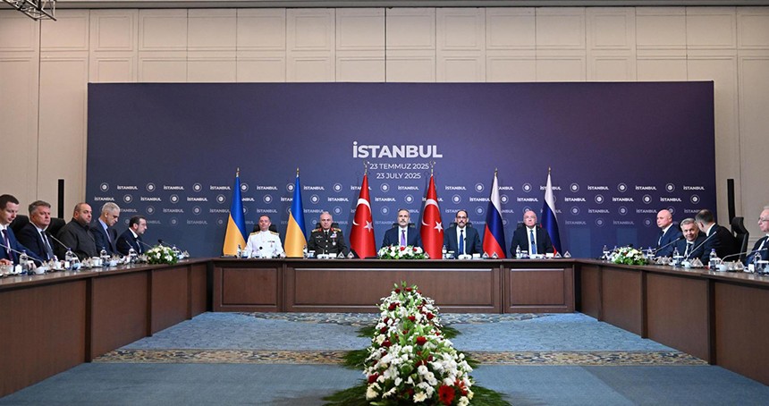 Türkiye'nin ev sahipliğinde üçlü toplantı