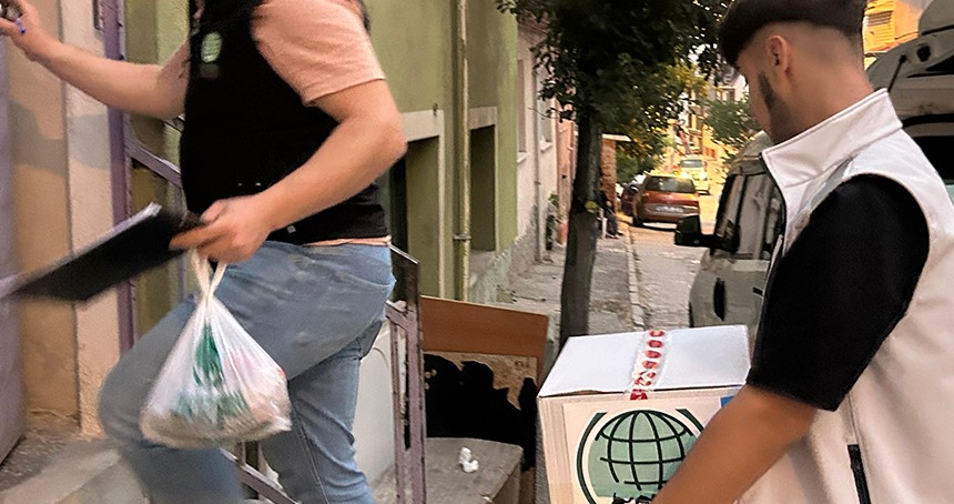 Umut Kervanı Eskişehir 'de yardım çalışmalarını sürdürüyor