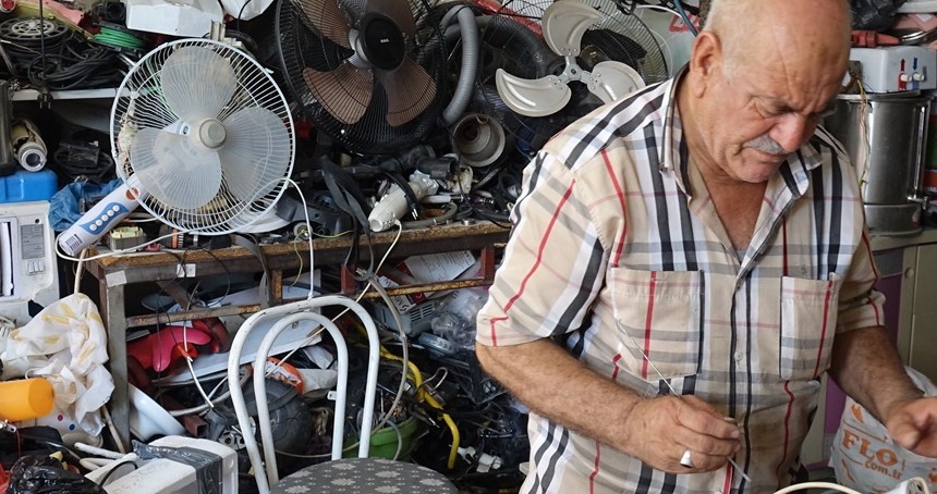45 yıllık emekli tamir ustası: Geçinemediğim için hâlâ çalışıyorum