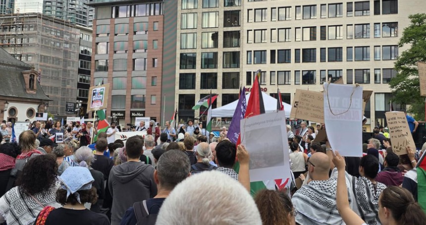 Frankfurt'ta binlerce kişi Filistin için yürüdü