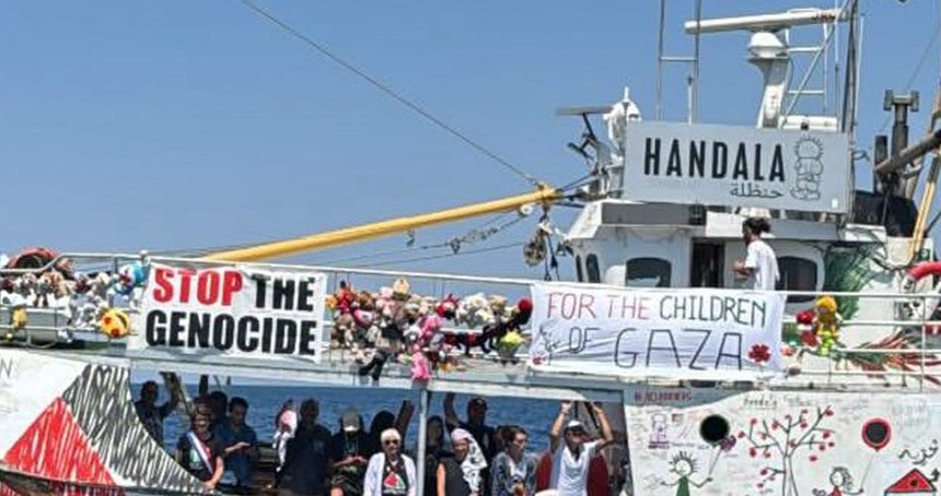 Hanzala gemisi Gazze'ye doğru yolculuğuna devam ediyor 