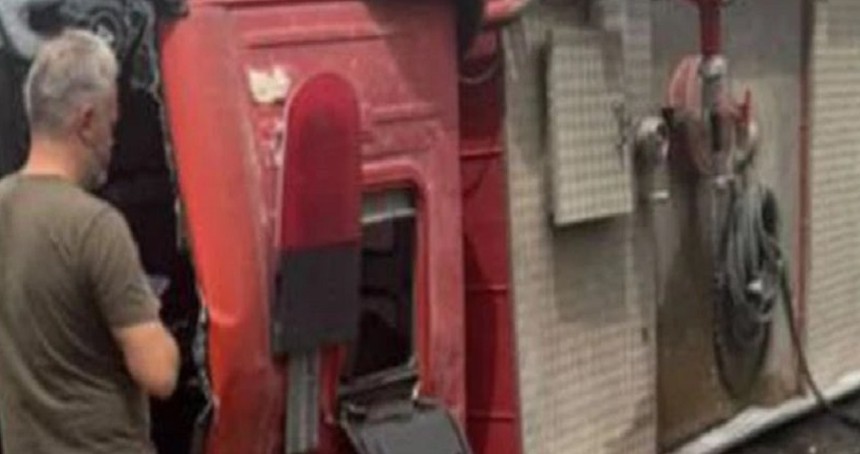 Diyarbakır’da itfaiye aracı devrildi: 1 ölü, 2 yaralı