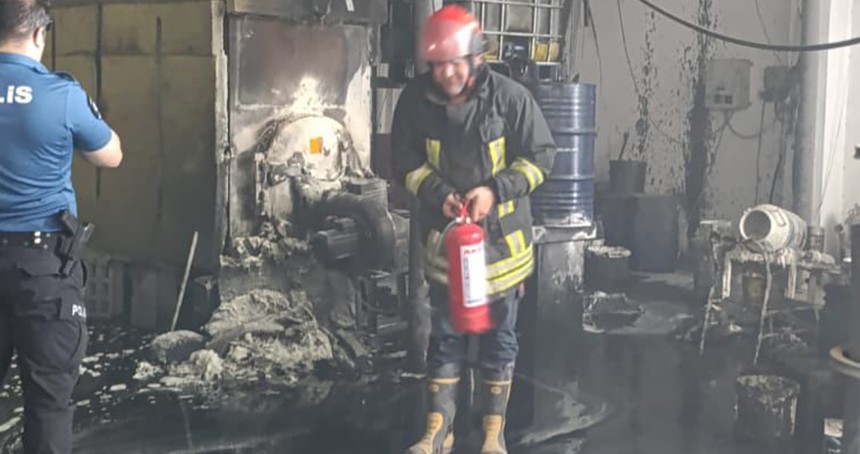 Şanlıurfa'da eldiven fabrikasında yangın
