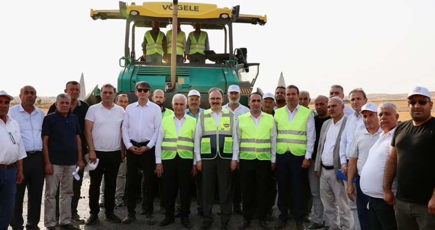 Siirt’te Kurtalan–Kayabağlar yolu sıcak asfaltla buluşuyor