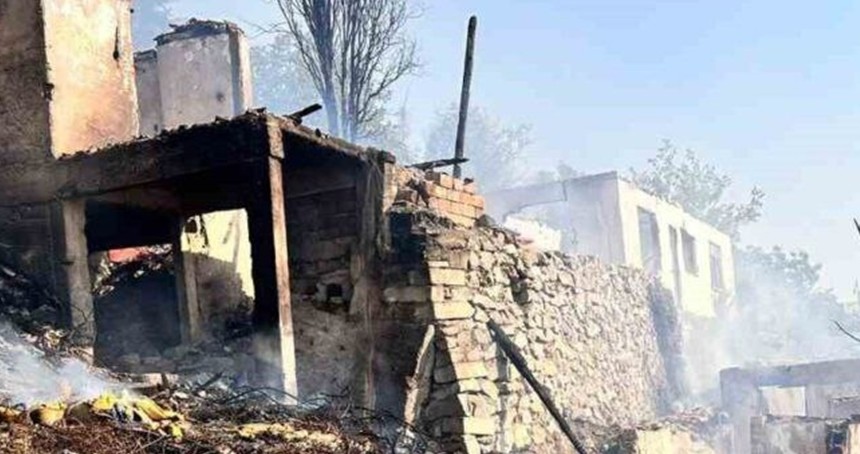 Ankara'da ağaçlık alanda çıkan yangın gecekondulara sıçradı