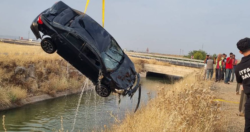 Diyarbakır’da trafik kazası: Otomobil sulama kanalına uçtu