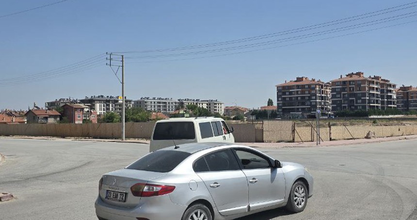 Konya'da tehlikeli kavşak: HÜDA PAR İlçe Başkanı'ndan yetkililere önlem çağrısı