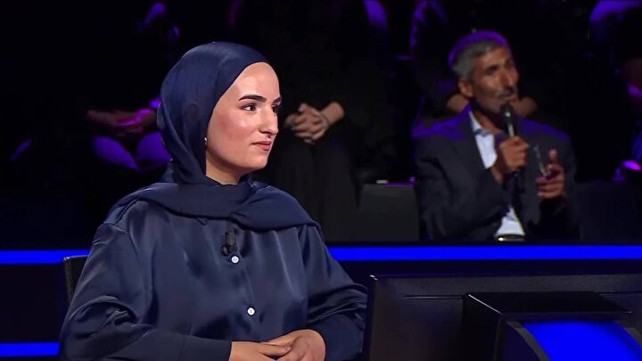 YKS çıkışında babası çiçekle karşılamıştı: Yarışmada 100 bin TL kazandı