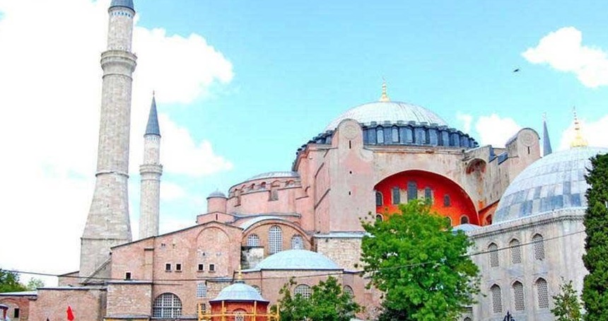 Bakan Ersoy: Turizm gelirinde 6 aylık dönemde zirve