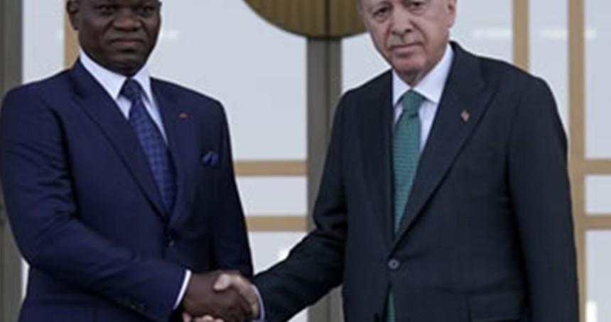 Gabon Cumhurbaşkanı Nguema Cumhurbaşkanlığı Külliyesinde