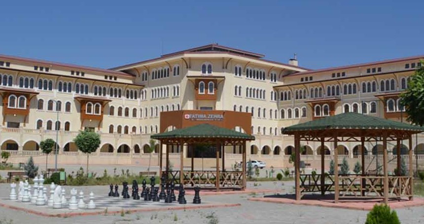 İmam Hatip'te akademik istikrar: Fatıma Zehra Kız AİHL'den üst üste büyük başarı