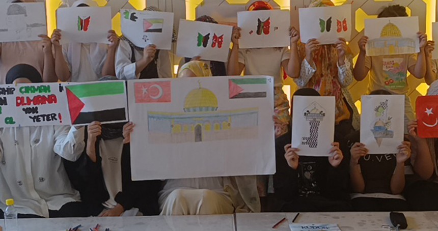 Kur'an kursu öğrencileri Gazze'ye yönelik saldırılarına çizimlerle tepki gösterdiler