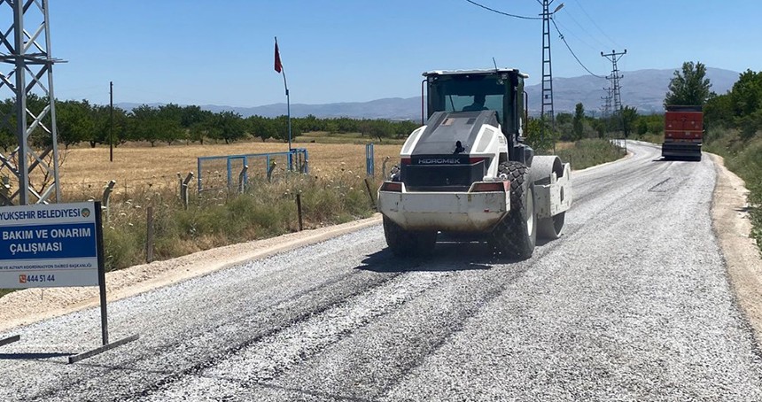 Malatya Büyükşehir Belediyesi ilçelerdeki yolları yeniliyor