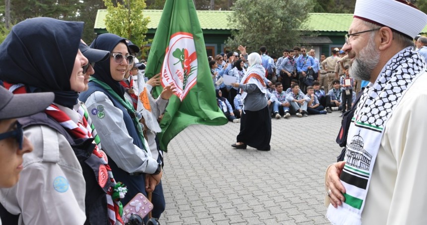 Diyanet İşleri Başkanı Erbaş, İstanbul’da Kudüs ve Filistin Davasını Destekleme Kampı’nı ziyaret etti