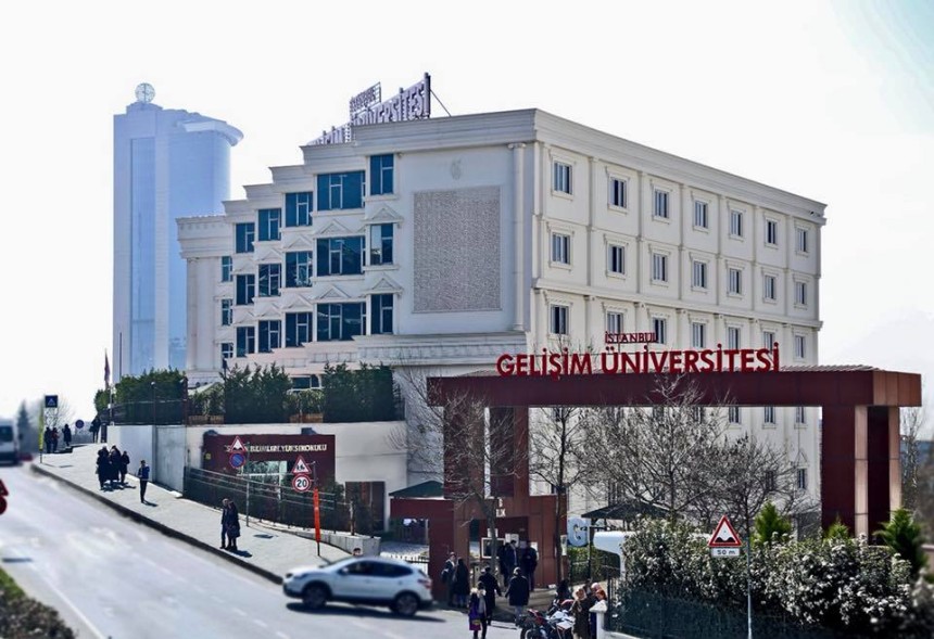 İstanbul Gelişim Üniversitesi Başarıyı Ödüllendiyor: Okul Birincilerine ve Dereceye Giren Öğrencilere Burs Desteği