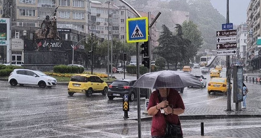 Bursa'da aylar sonra yağan yağmur serinletti
