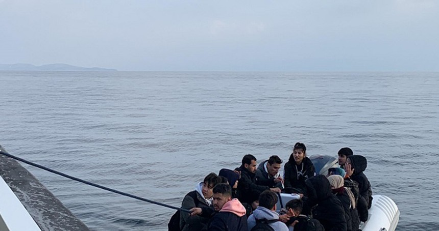 İzmir açıklarında 73 düzensiz göçmen kurtarıldı