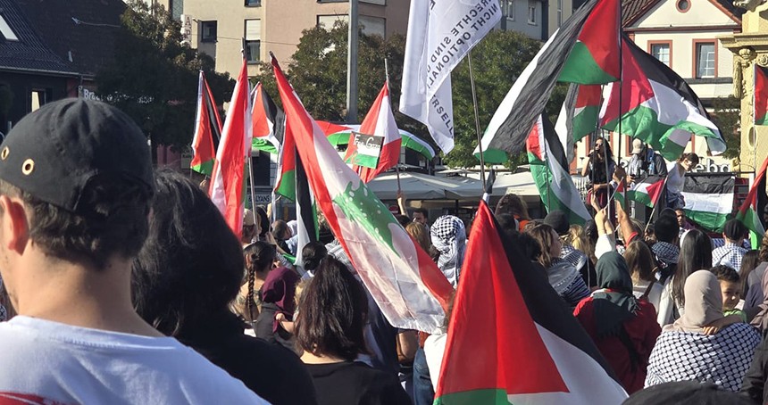 Almanya'da siyonist saldırılarına karşı kitlesel yürüyüş