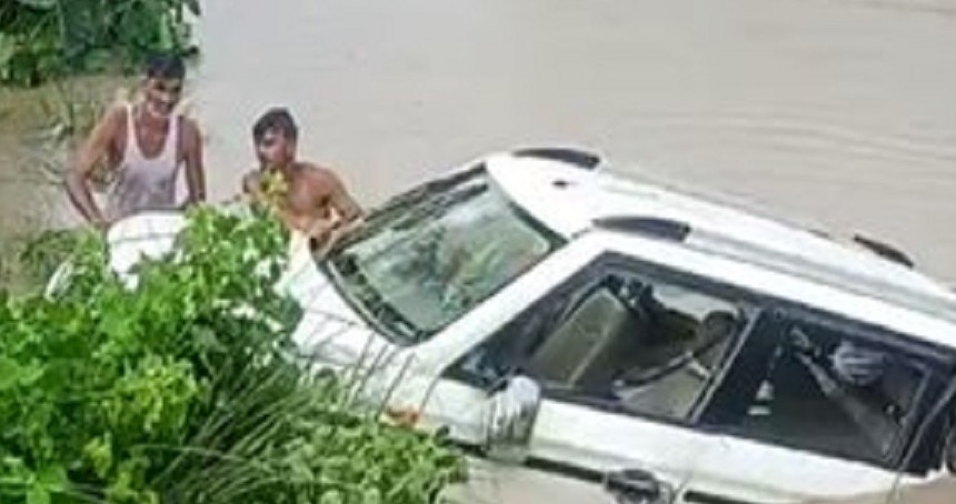 Hindistan’da araç su kanalına düştü: 11 ölü