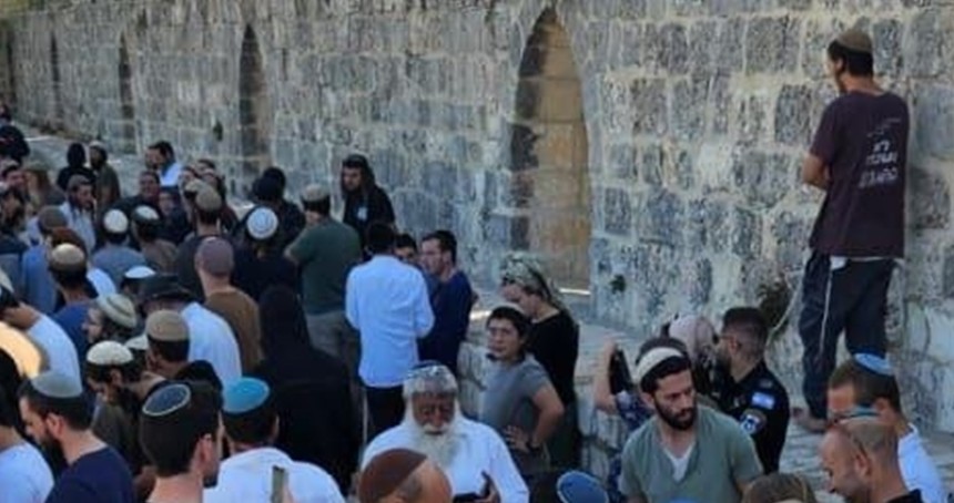 İşgalci siyonistler Mescid-i Aksa’ya baskın düzenledi