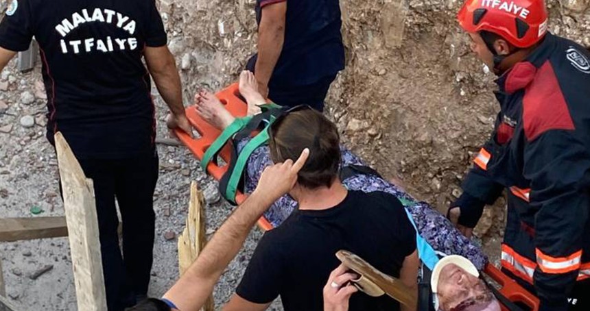 Dengesini kaybeden yaşlı kadın inşaat alanına düşerek yaralandı