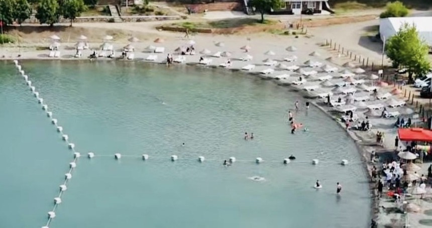 Sıcak Havalardan bunalan vatandaşlar Hazar Gölü’ne akın etti