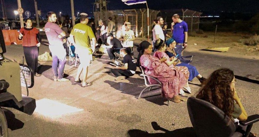 Yahudi çeteler yardım konvoylarına saldırdı
