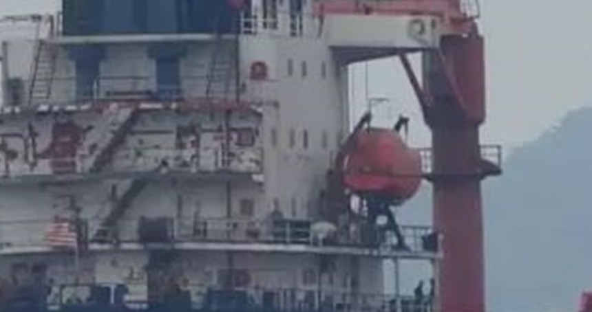 Çanakkale Boğazı’nda radar arızası yapan gemi limana çekildi