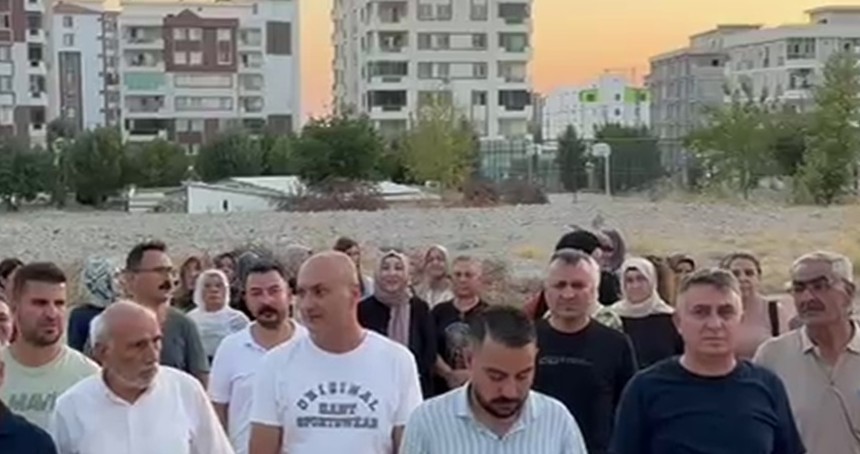 Depremzedelerden Adıyaman Belediyesine tepki