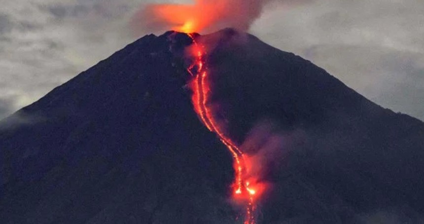 Semeru Yanardağı'nda volkanik hareketlilik