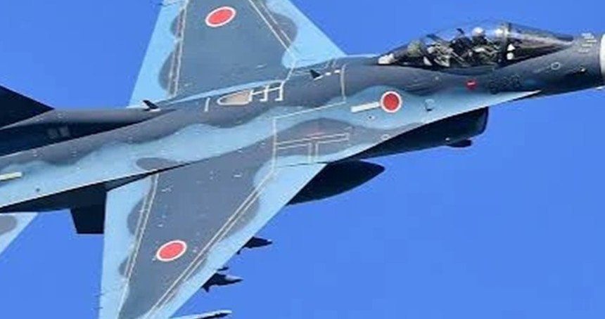 Japonya'da savaş uçağı düştü