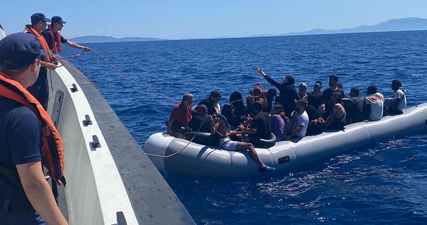 Muğla açıklarında 45 düzensiz göçmen yakalandı