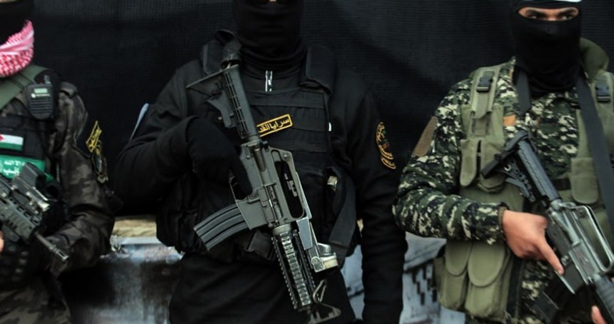 Direniş grupları, işgal hedeflerini bombaladı