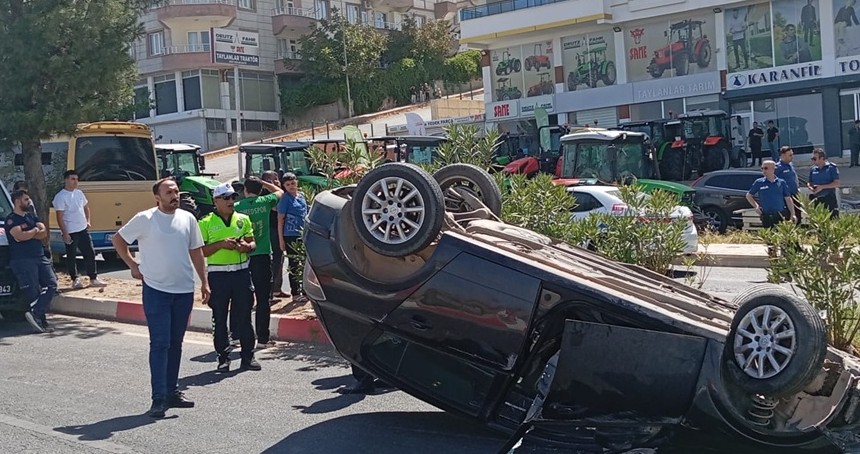 Otomobil bariyere çarpıp takla attı: 1 yaralı