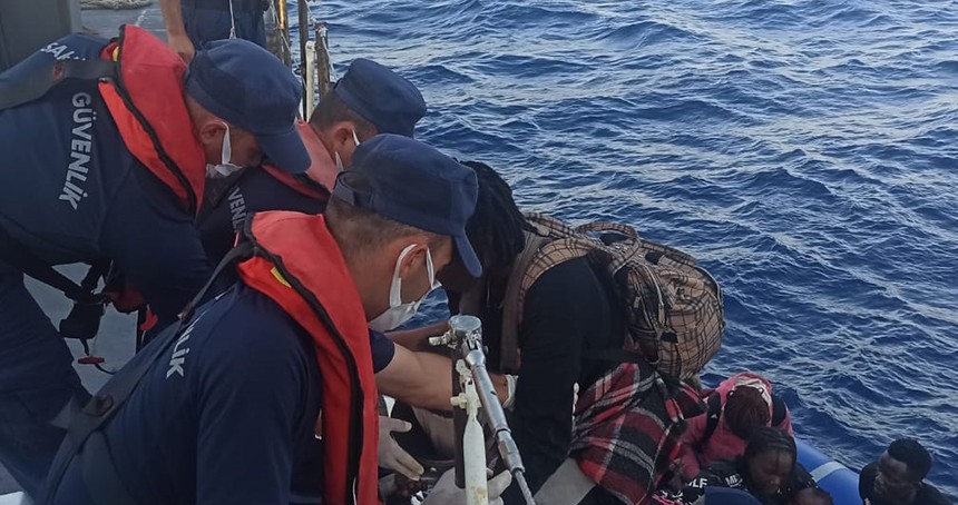 Muğla açıklarında 37 düzensiz göçmen kurtarıldı