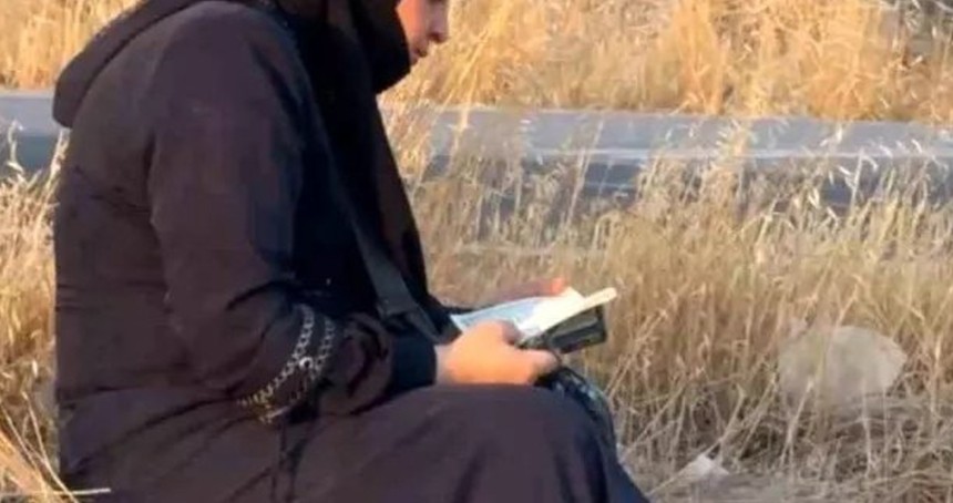 Şanlıurfa’da takla atan araçtan yara almadan çıkan kadın Kur'an okudu