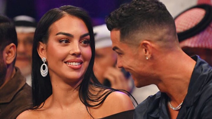 Cristiano Ronaldo sevgilisine evlilik teklif etti