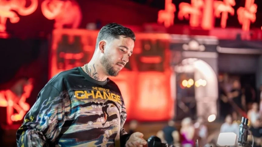 Ünlü DJ'in konserleri yaptığı işaret nedeniyle iptal edildi