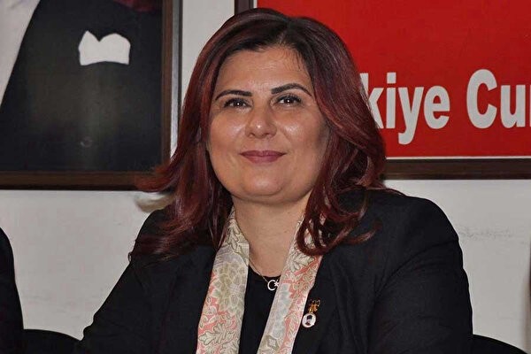 Özlem Çerçioğlu kimdir? Kaç yaşında? Aslen nereli? Hangi partiden? Kariyer Hayatı