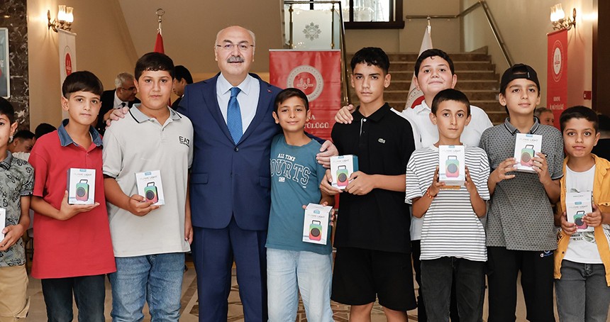 Adana Valisi Köşger, Kur’an kursu öğrencileriyle bir araya geldi