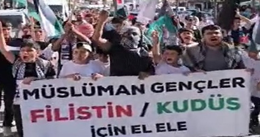 Patnos ilçesinde gençler Gazze için yürüdü