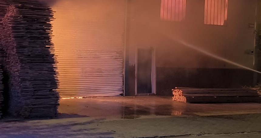 Şanlıurfa’da mobilya atölyesinde çıkan yangın söndürüldü