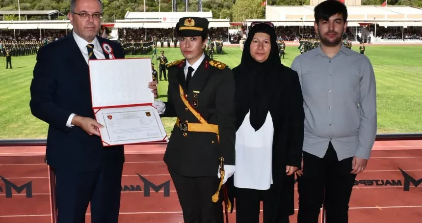 Elif Nur Halisdemir kimdir? Kaç yaşında? Ne mezunu? Eğitim Hayatı